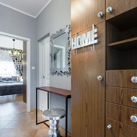 Mirrors Apartament Daire *